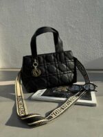 کیف DIOR پلاک دار کد 280273 - تصویر 2