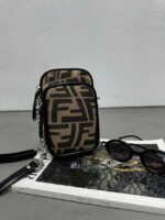 کیف موبایلی طرحدار کد 280288 - تصویر 4